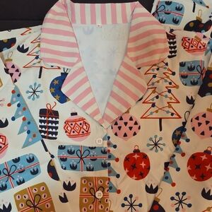 Festive Holiday Print Pajama Set Size Medium